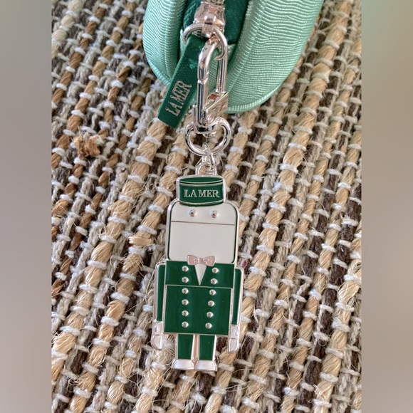 La Mer bundle makeup bag and keychain/ bag charm - Picture 3 of 9